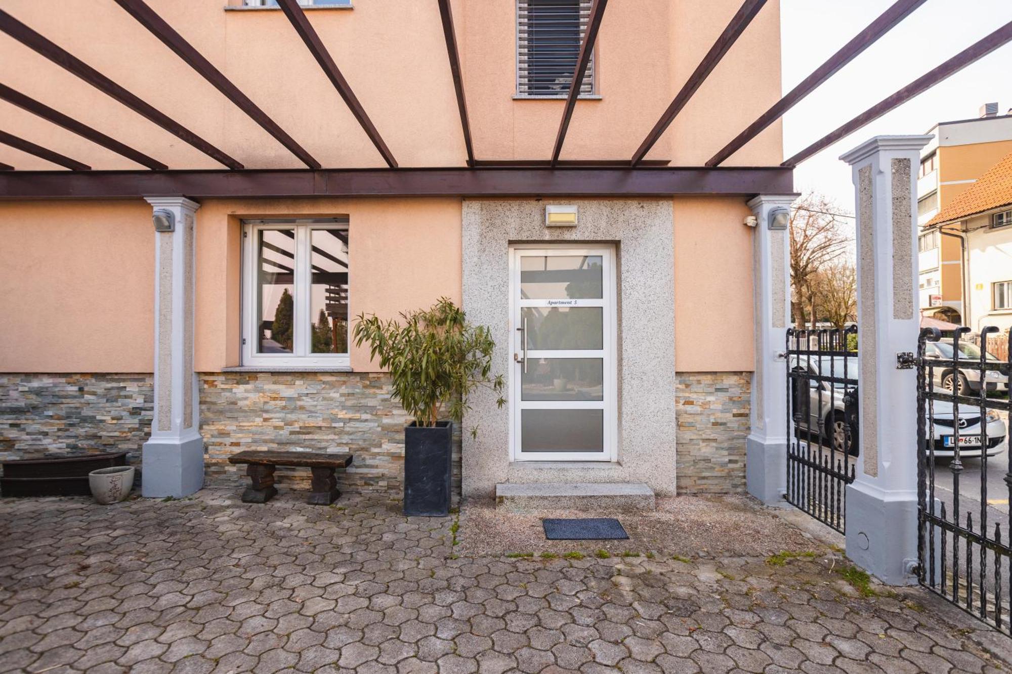 לובליאנה Vila Klara Apartments מראה חיצוני תמונה